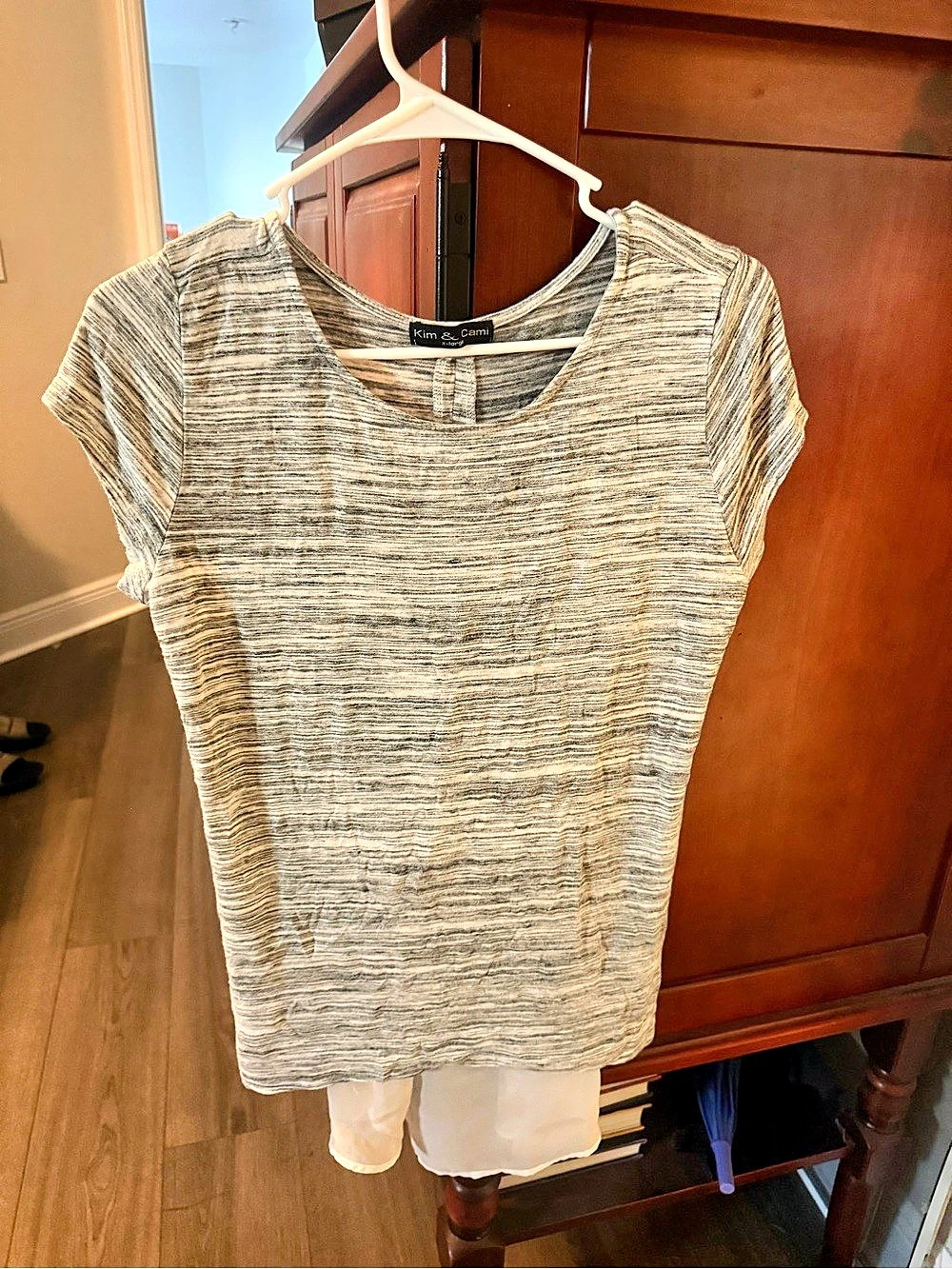 Kim & Cami Short Sleeve Tunic in Gray & White Size XL Like New